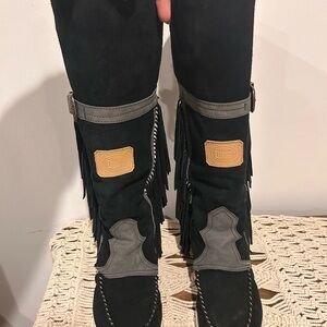 Dingo Black and Gray Fringe Boots